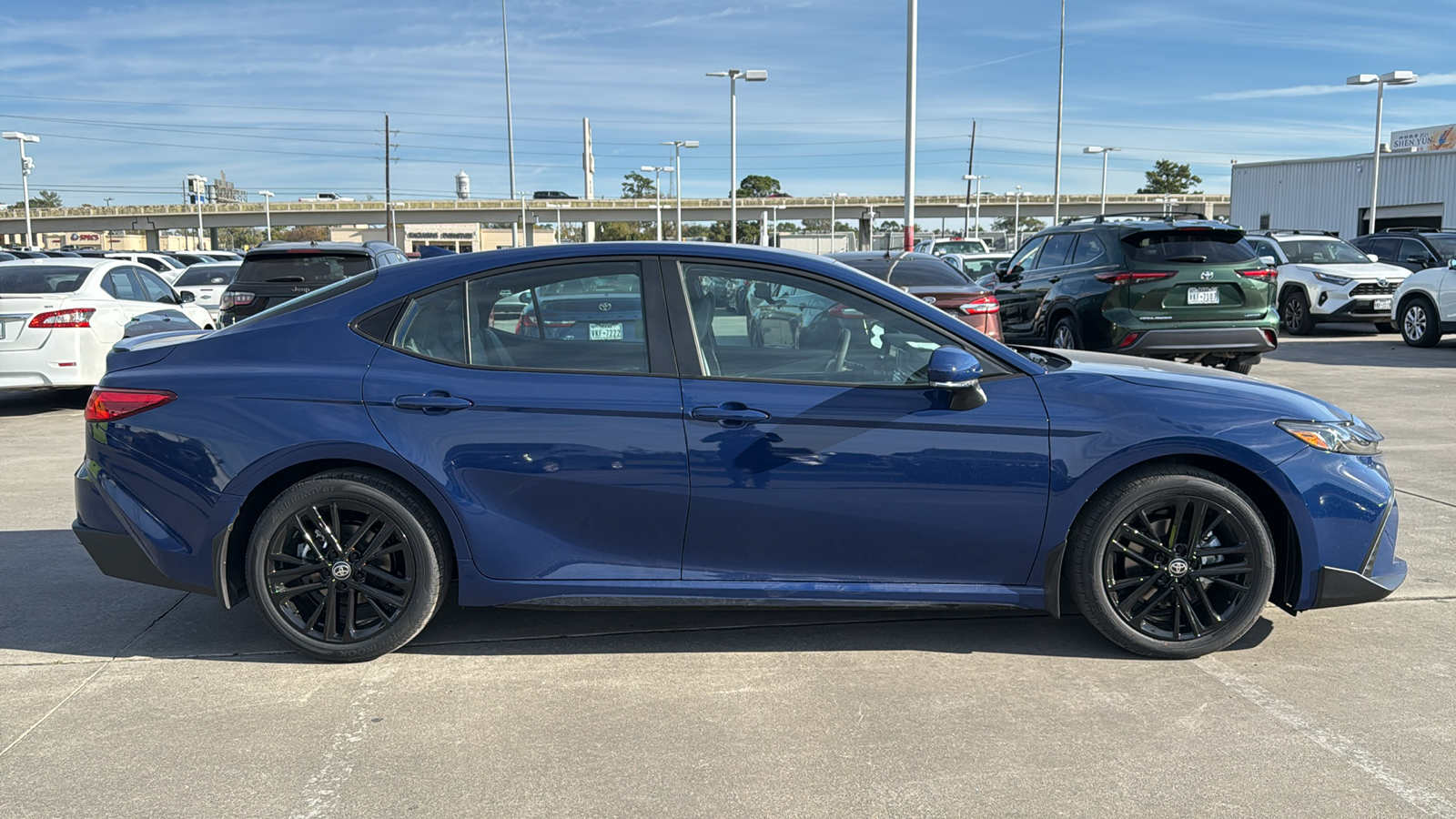 2025 Toyota Camry SE 9