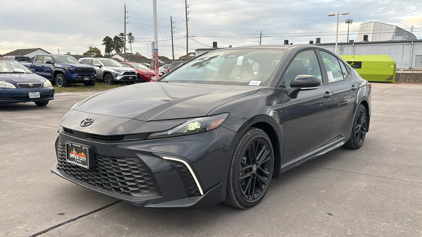 2025 Toyota Camry SE 4