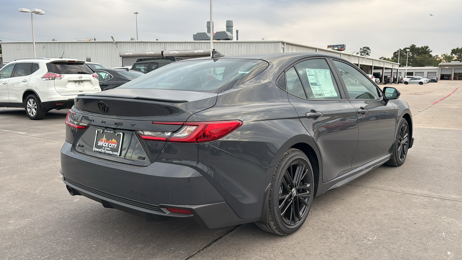 2025 Toyota Camry SE 8