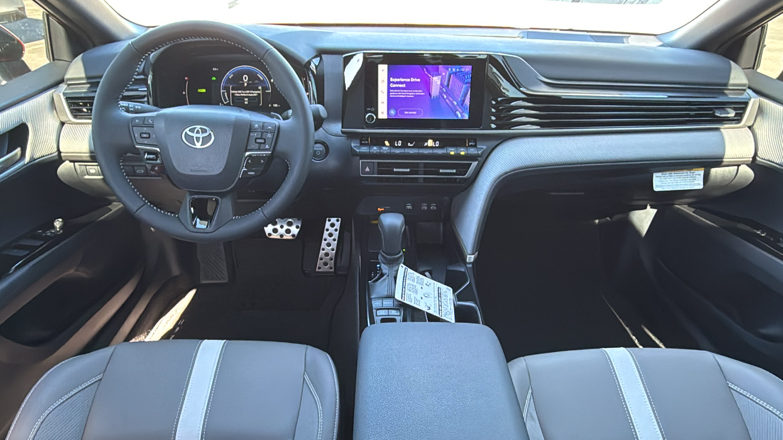 2025 Toyota Camry SE 19