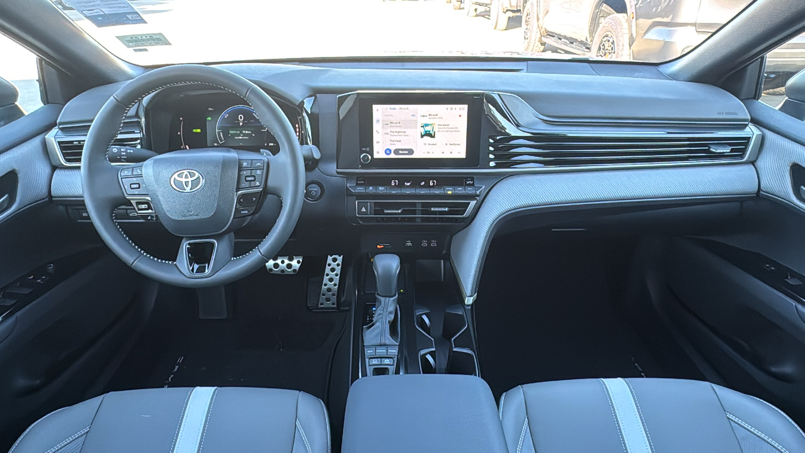 2025 Toyota Camry SE 18