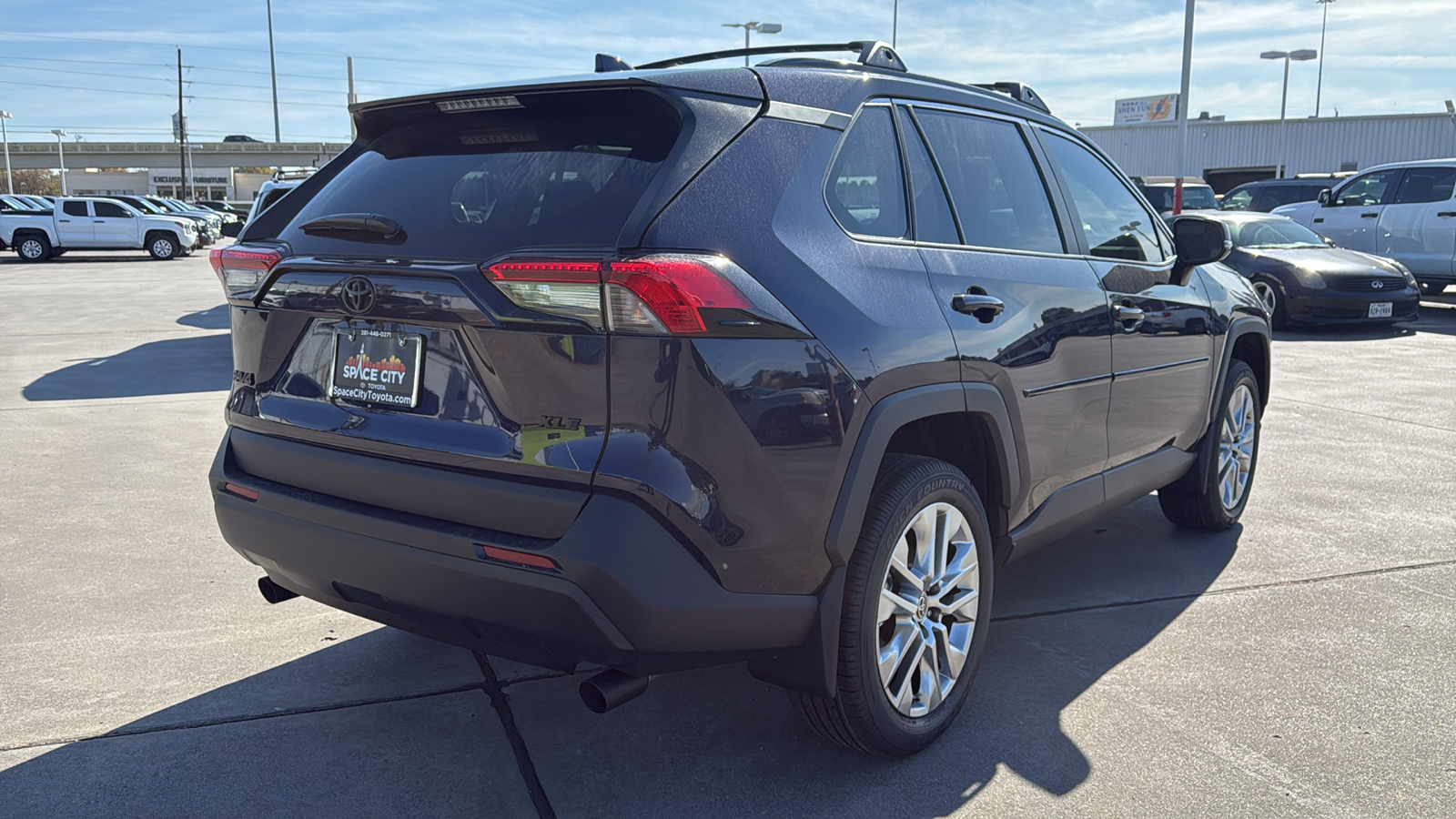 2025 Toyota RAV4 XLE Premium 10