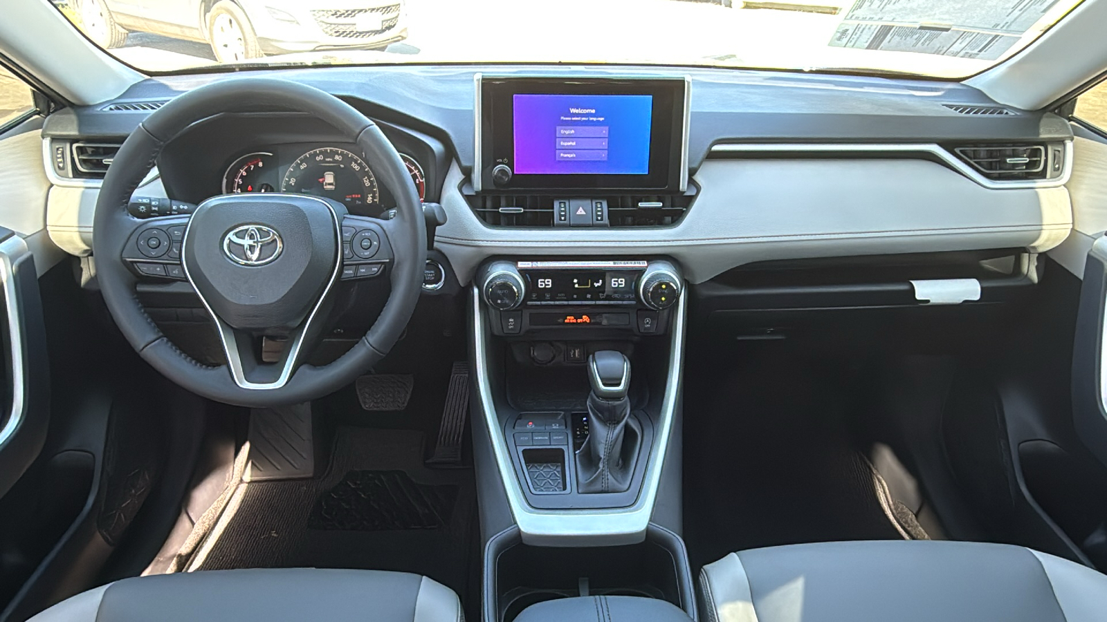 2025 Toyota RAV4 XLE Premium 21