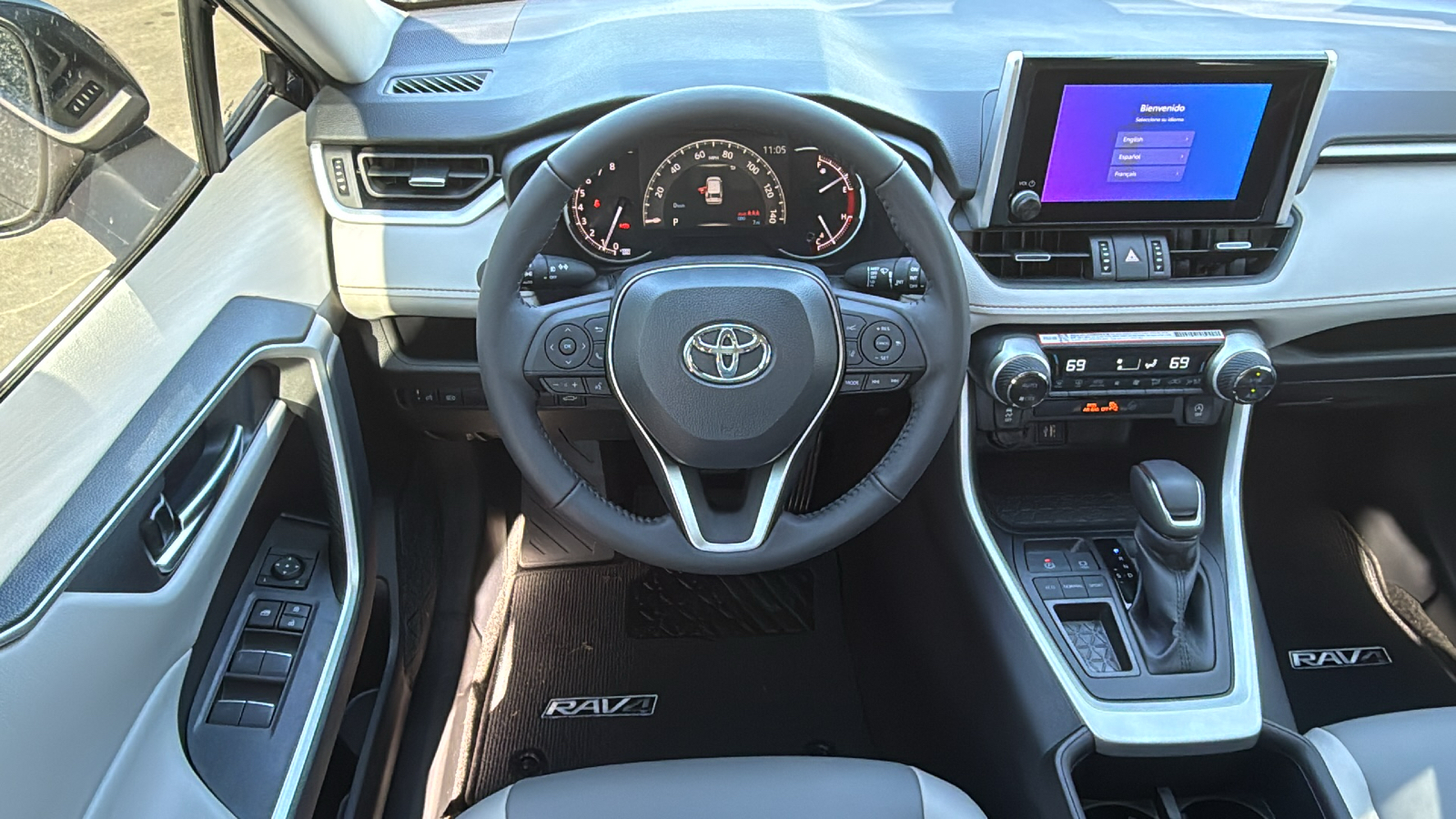 2025 Toyota RAV4 XLE Premium 22