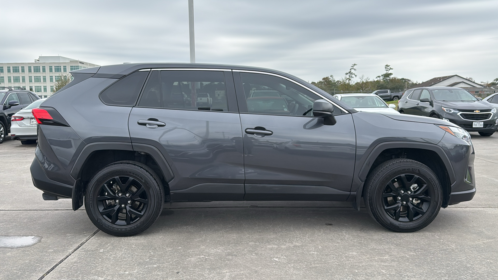 2023 Toyota RAV4 LE 8