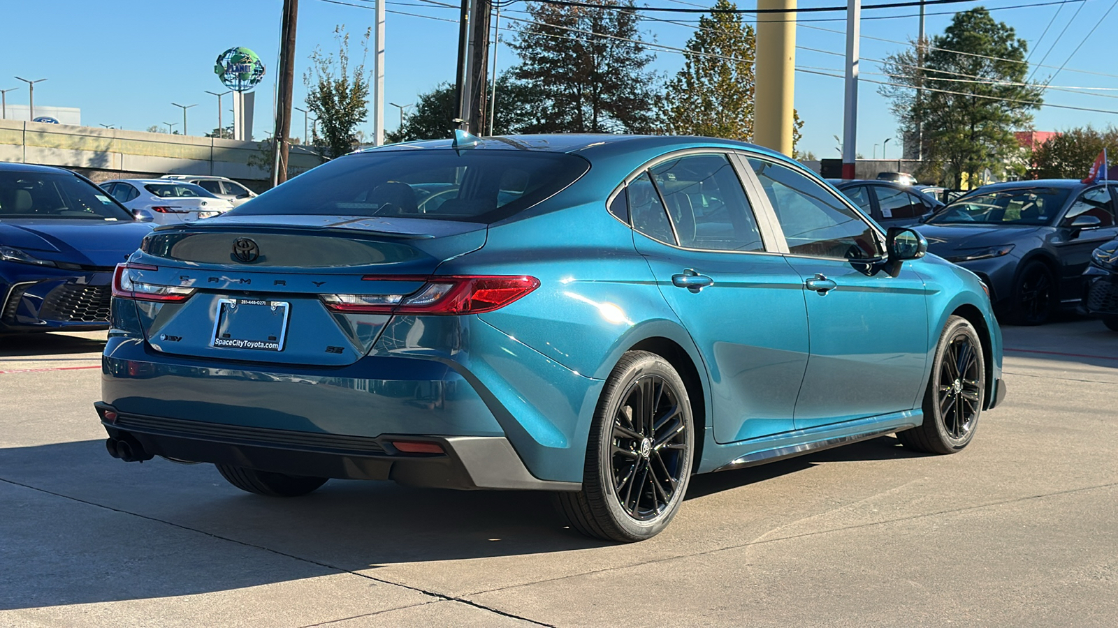 2025 Toyota Camry SE 8