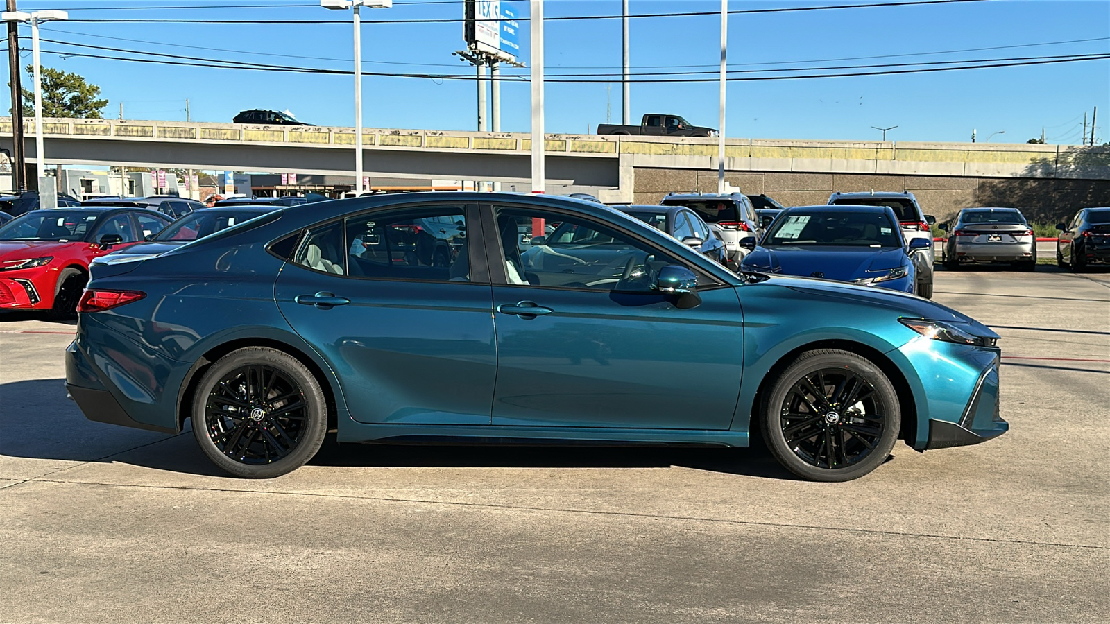 2025 Toyota Camry SE 9