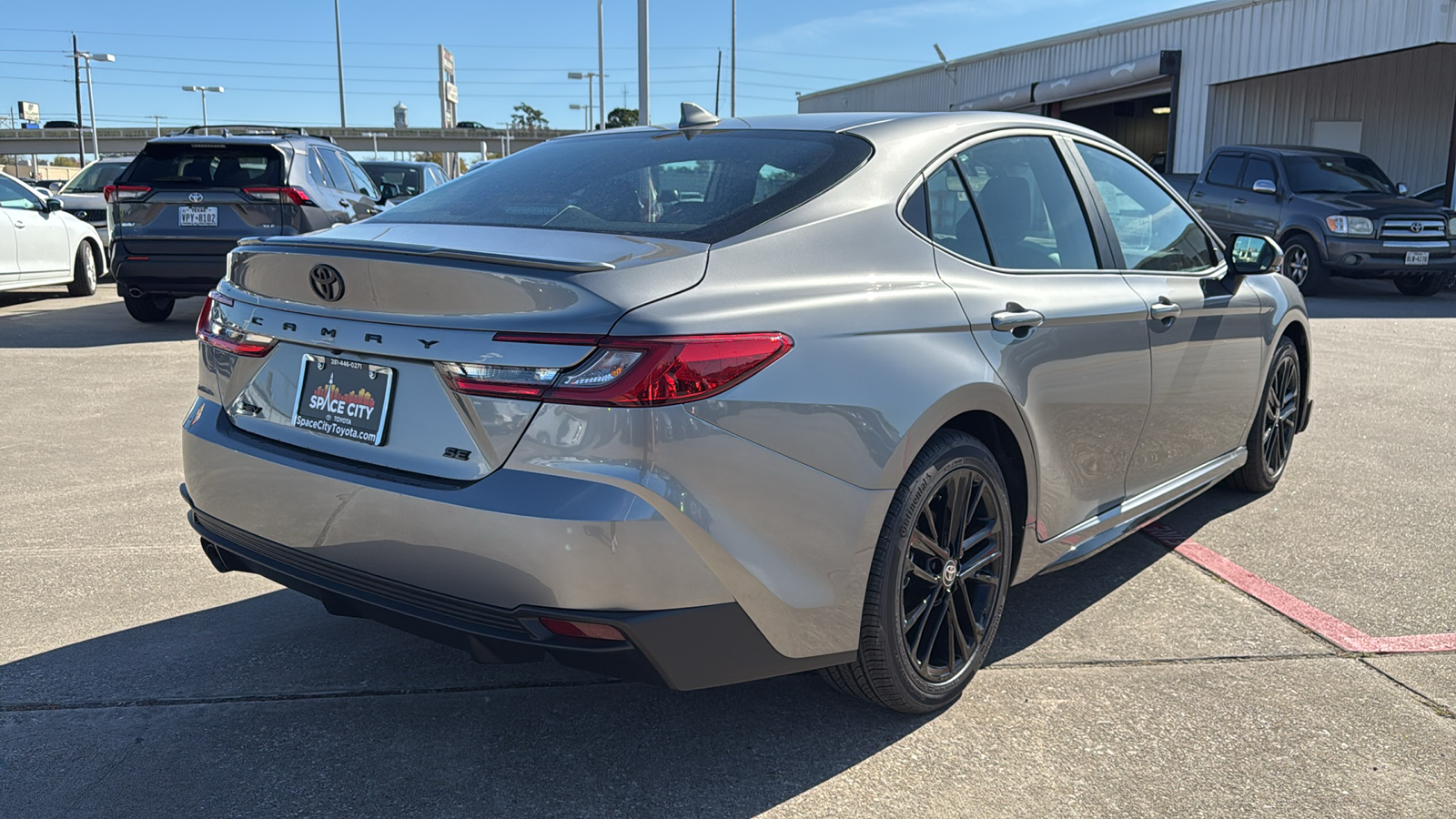 2025 Toyota Camry SE 8