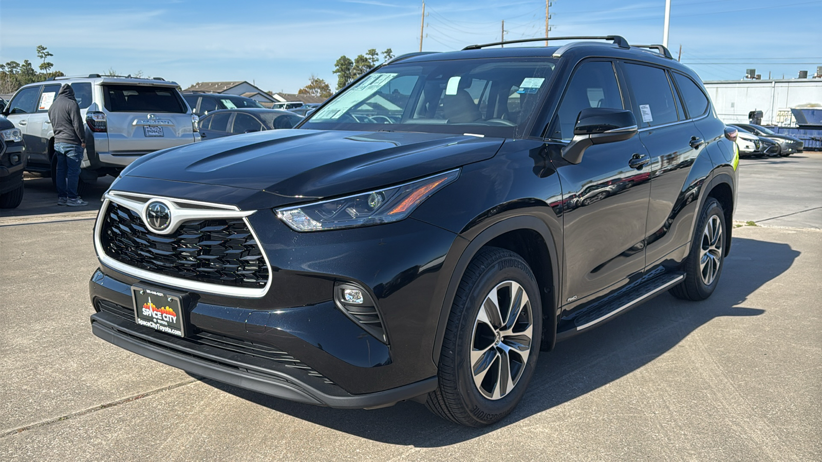 2025 Toyota Highlander Hybrid XLE 4