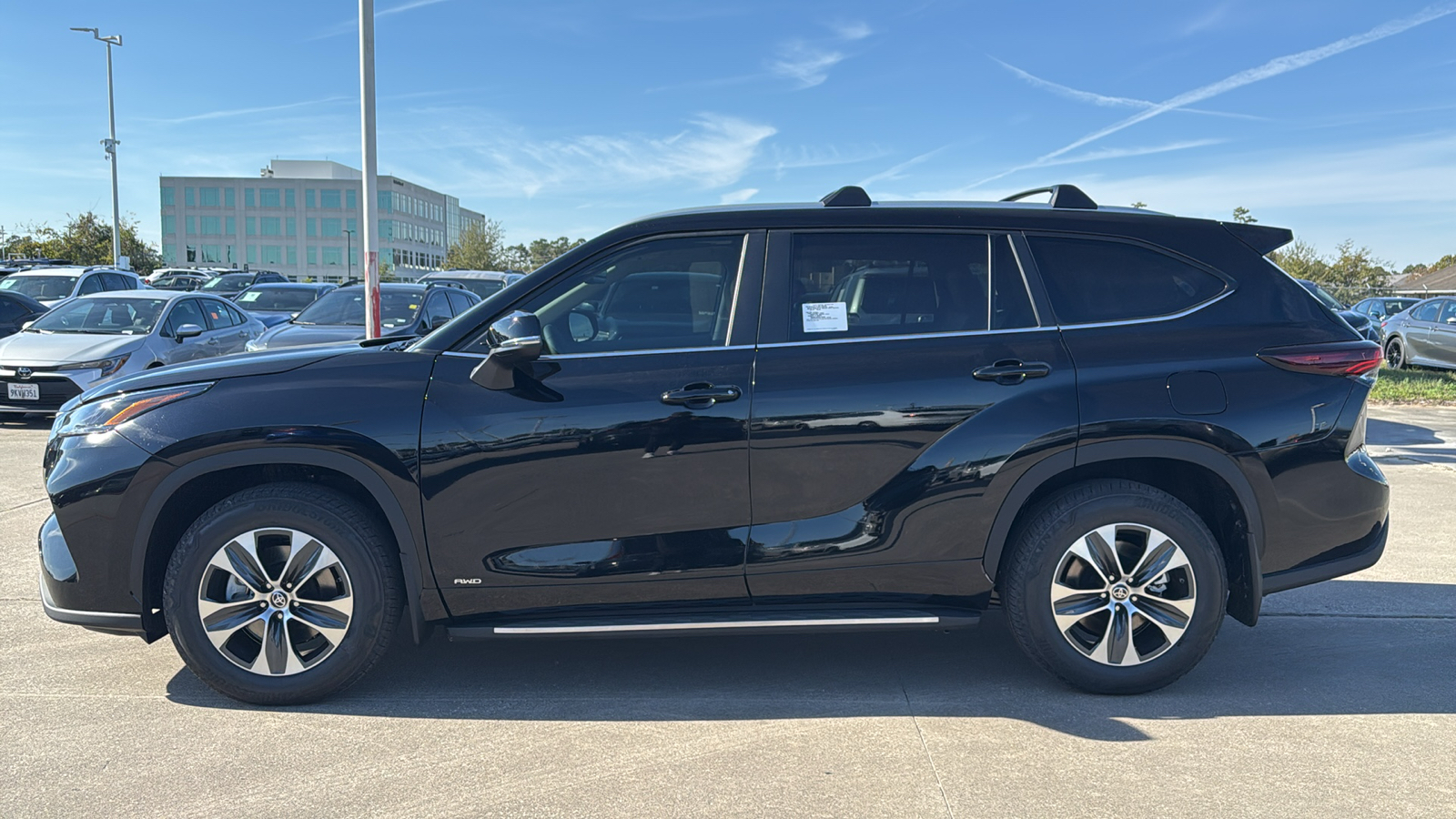 2025 Toyota Highlander Hybrid XLE 5