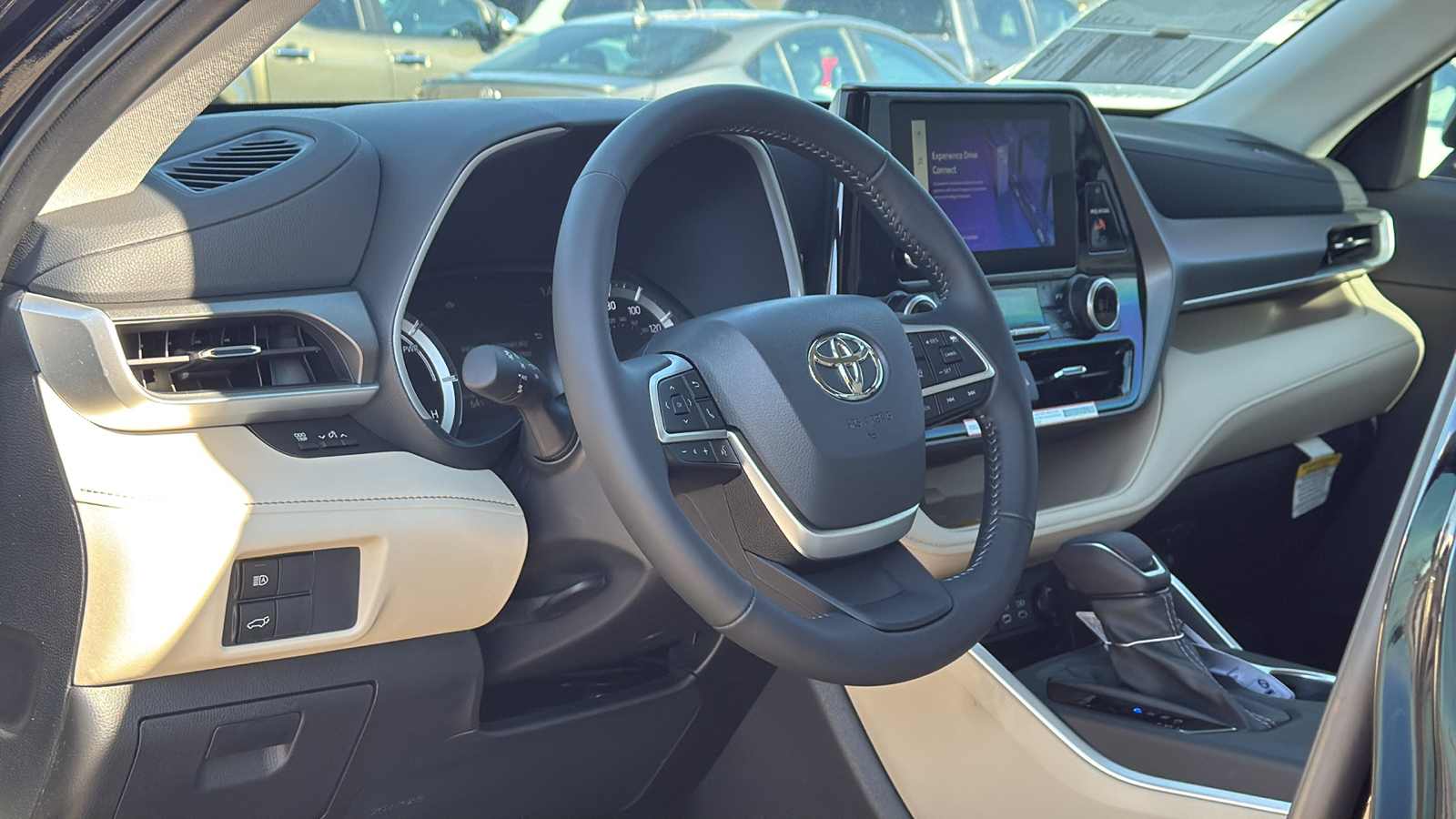 2025 Toyota Highlander Hybrid XLE 12