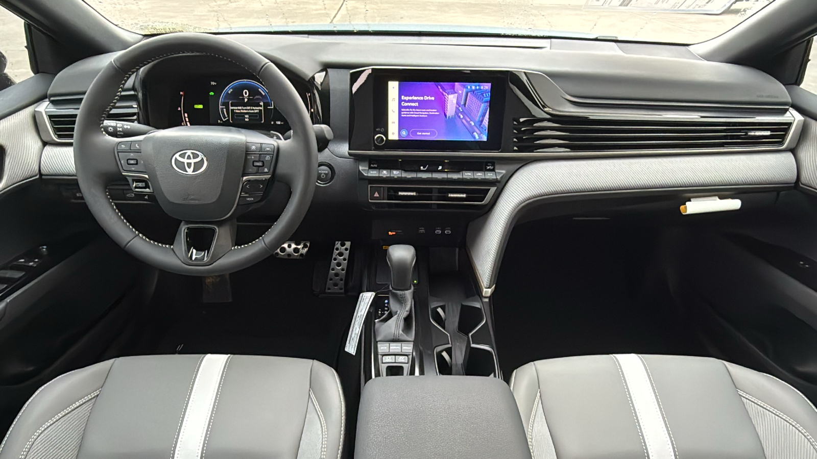 2025 Toyota Camry SE 18