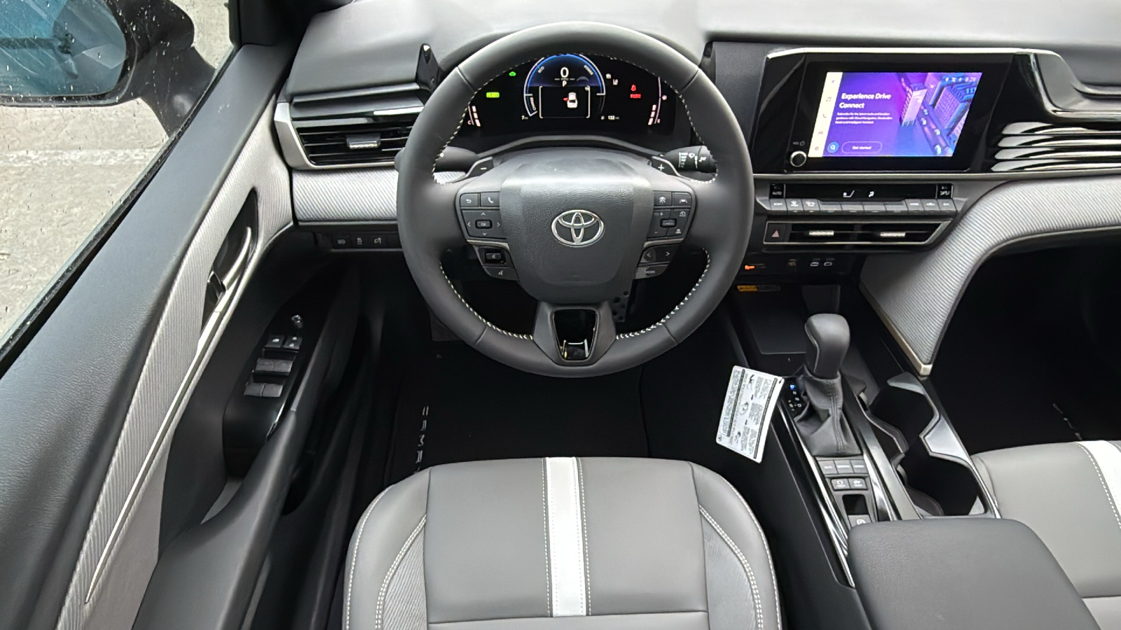 2025 Toyota Camry SE 19