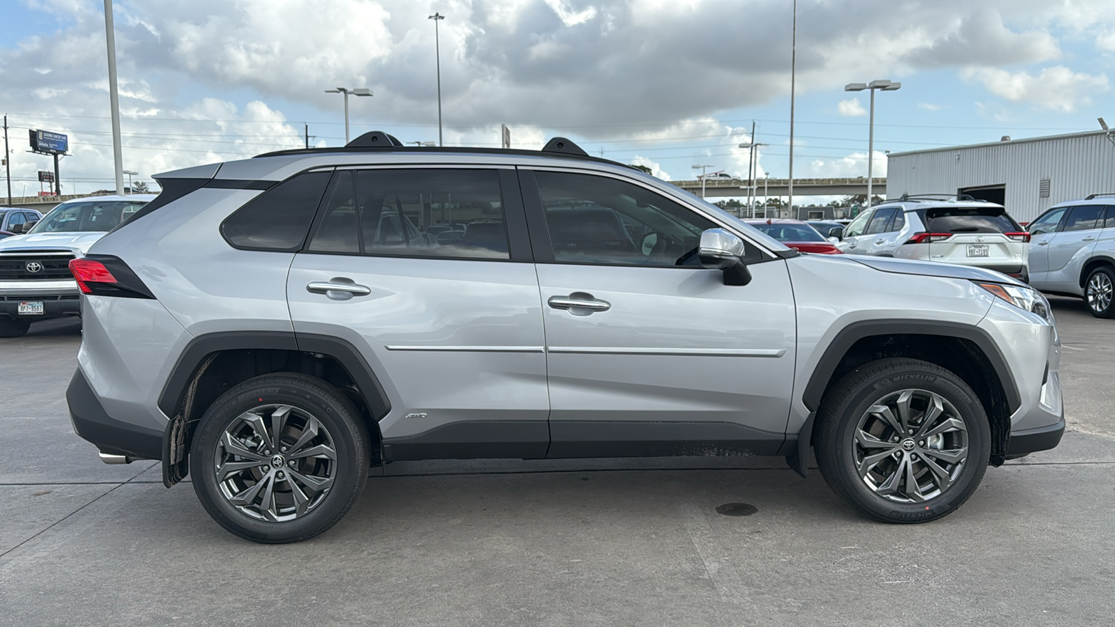 2025 Toyota RAV4 Hybrid Limited 8