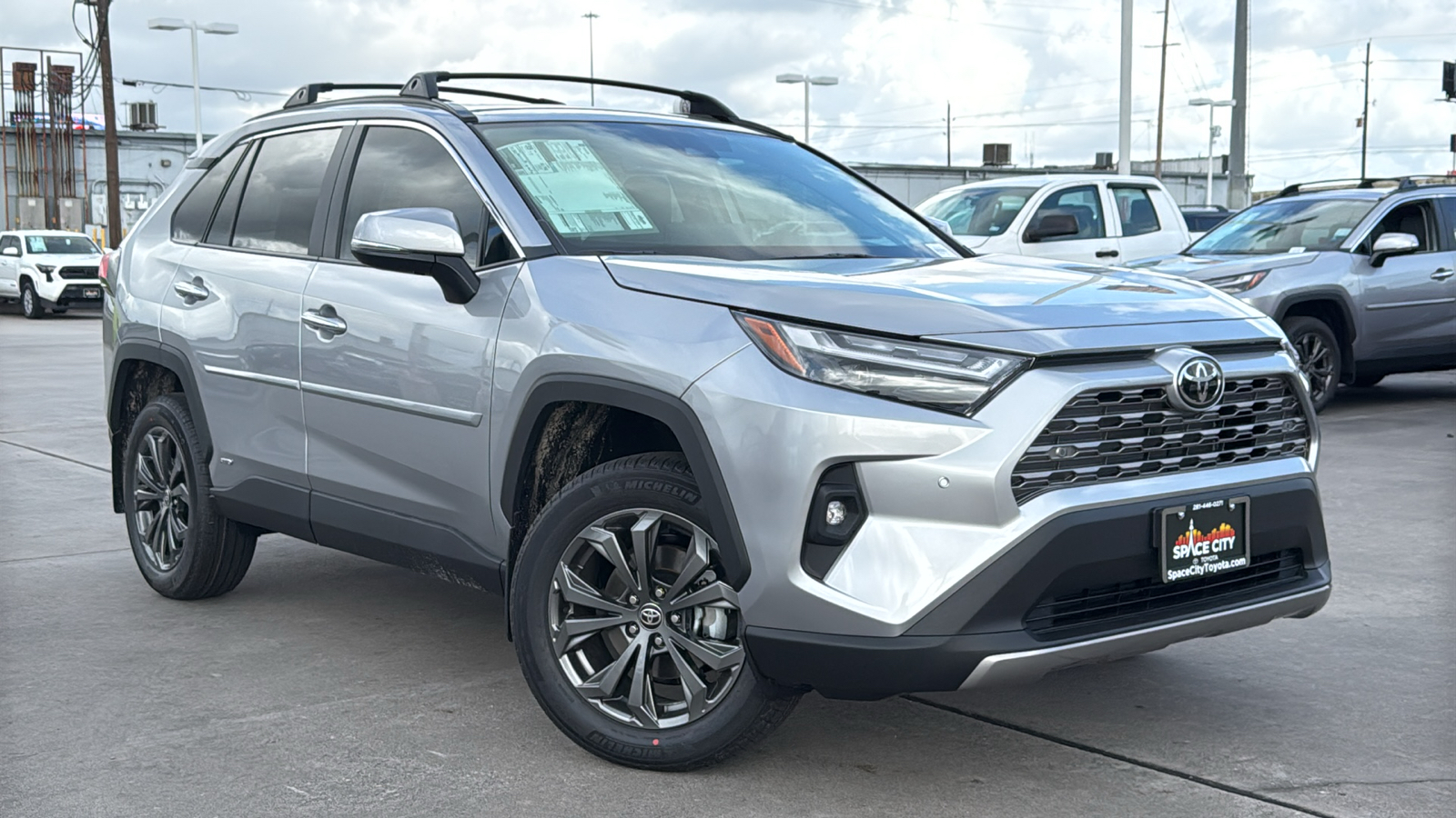 2025 Toyota RAV4 Hybrid Limited 28