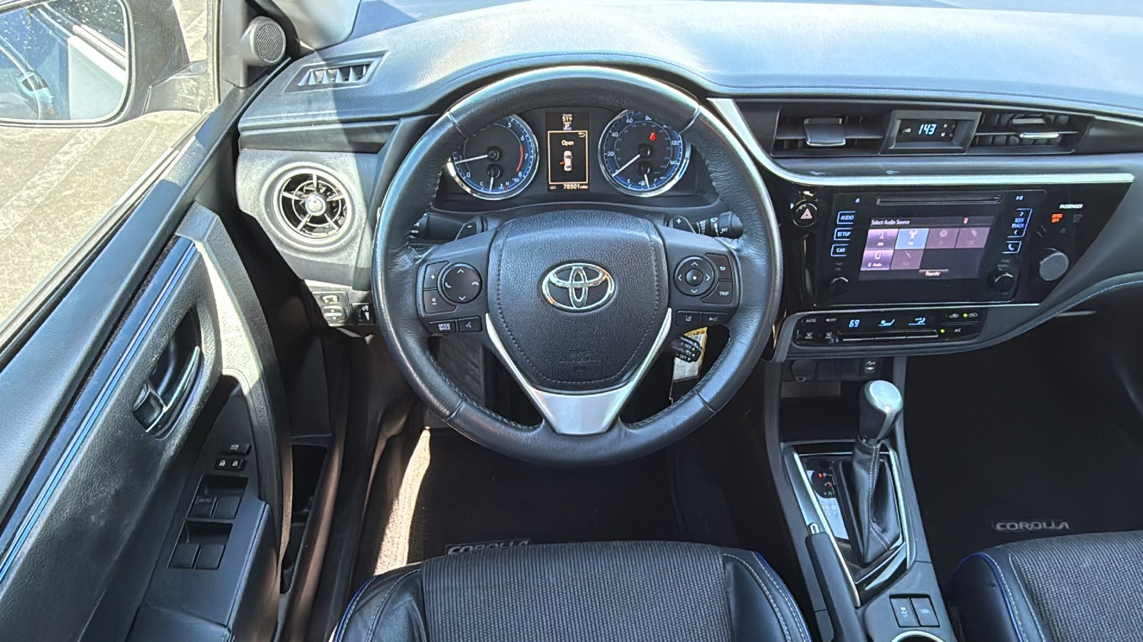 2017 Toyota Corolla SE 19