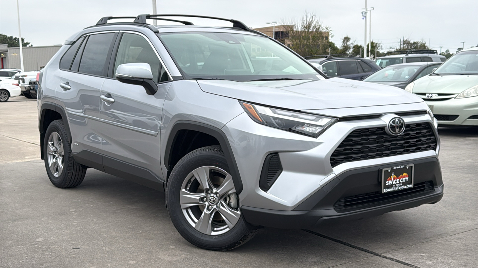 2025 Toyota RAV4 Hybrid XLE 3