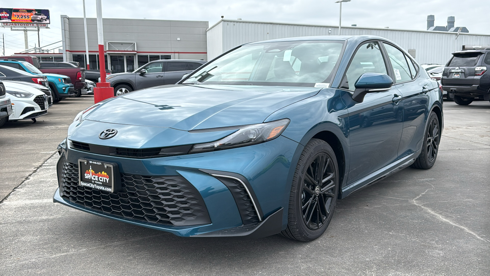 2025 Toyota Camry SE 4