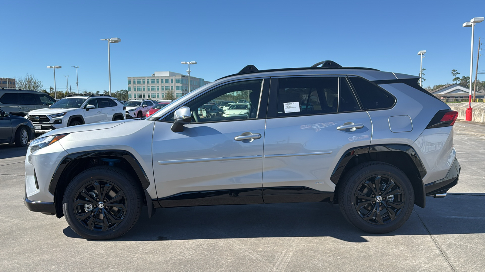 2025 Toyota RAV4 Hybrid SE 5