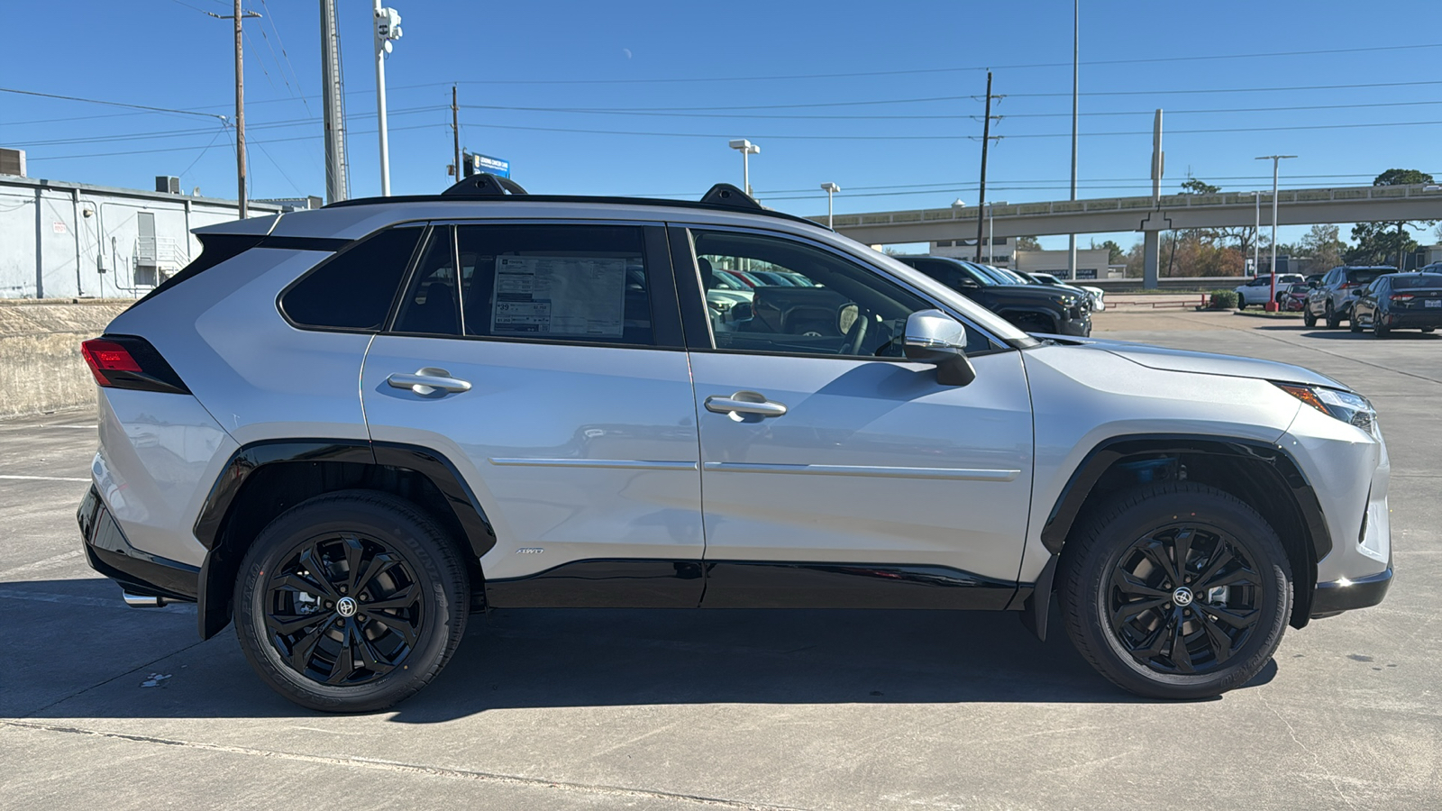 2025 Toyota RAV4 Hybrid SE 9