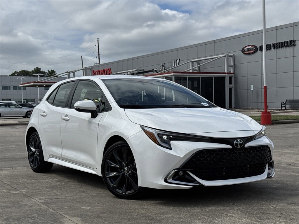 2023 Toyota Corolla Hatchback XSE 2