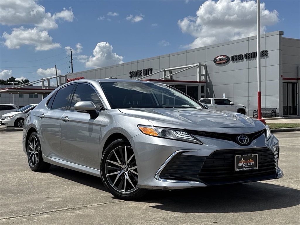 2023 Toyota Camry XLE 2