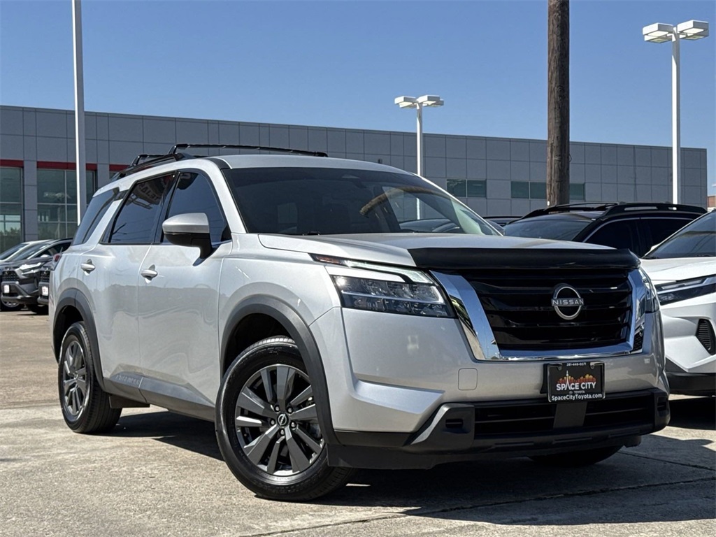 2022 Nissan Pathfinder SV 2