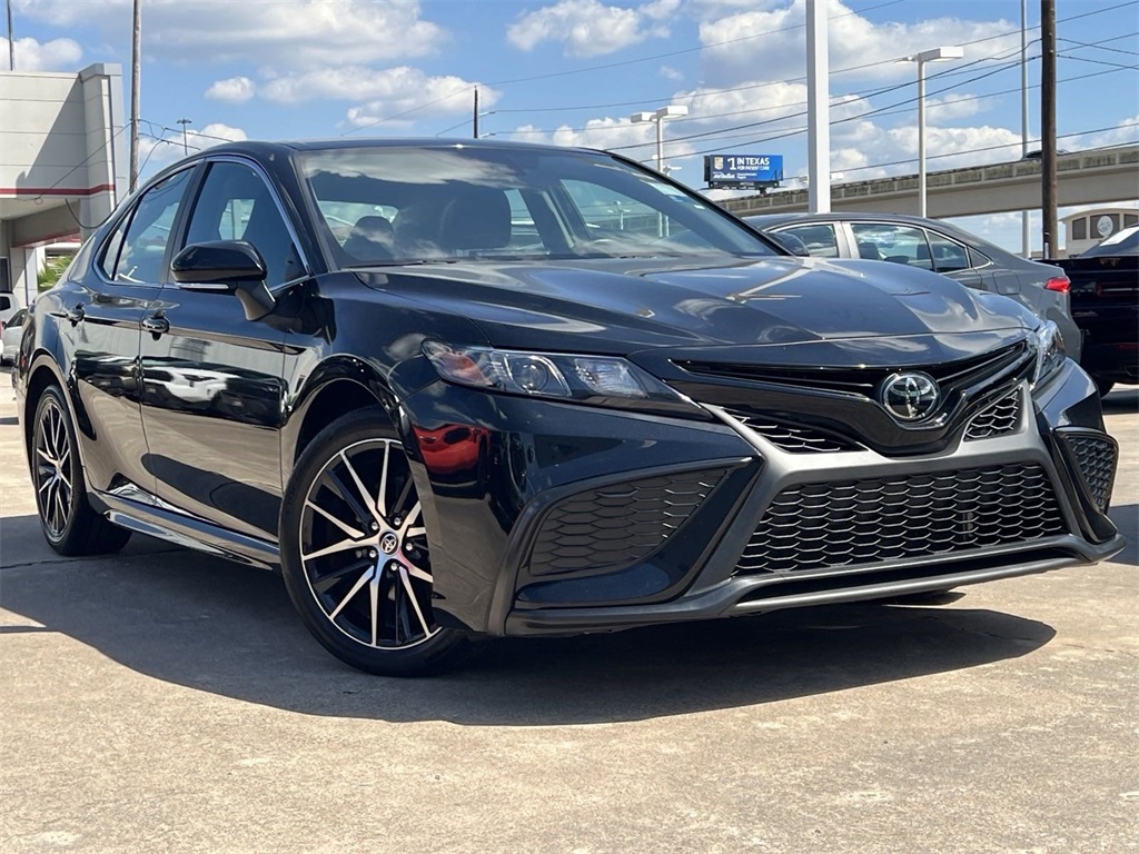 2024 Toyota Camry SE 2