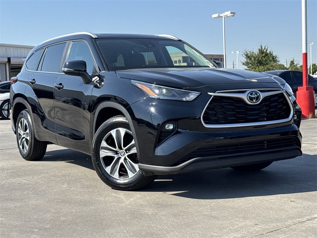 2023 Toyota Highlander XLE 3