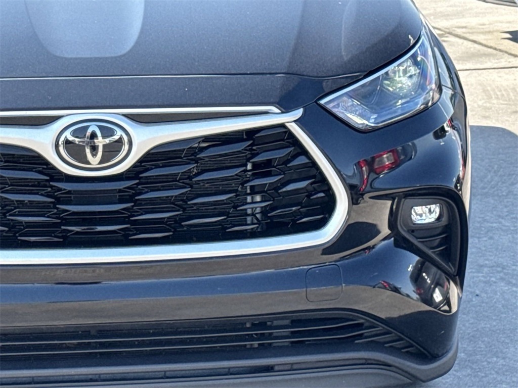 2023 Toyota Highlander XLE 9