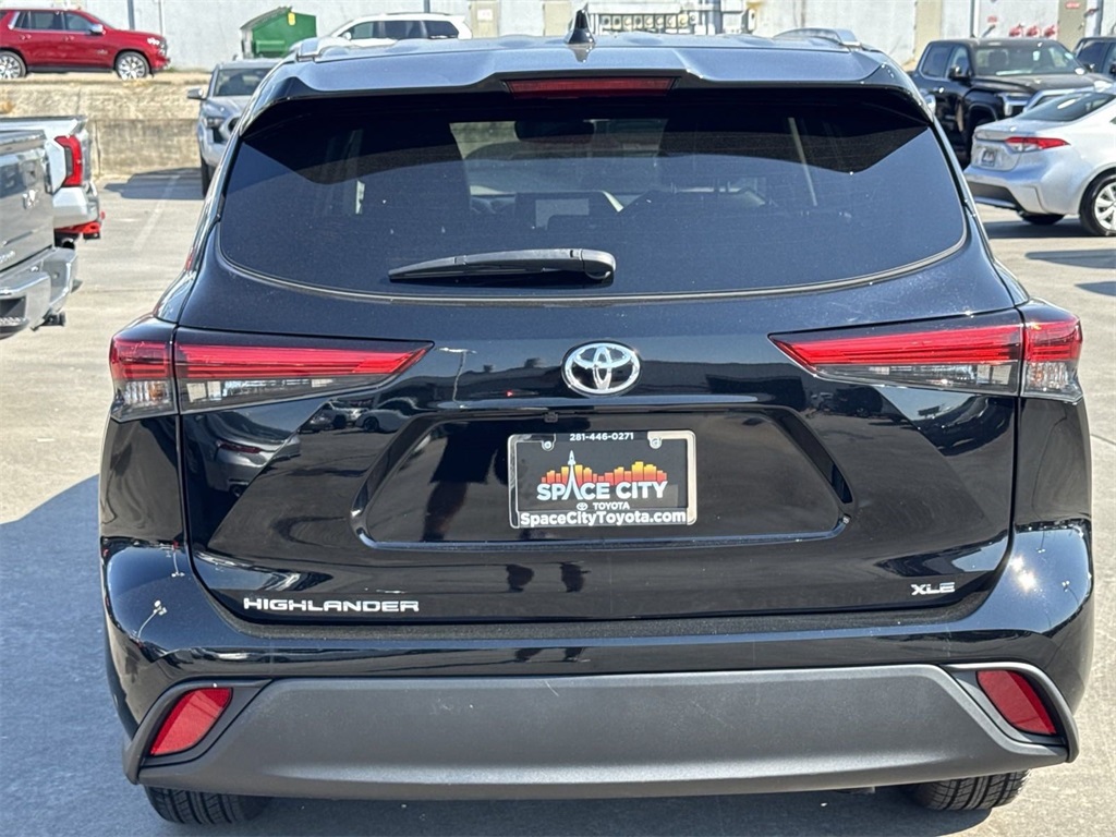 2023 Toyota Highlander XLE 16