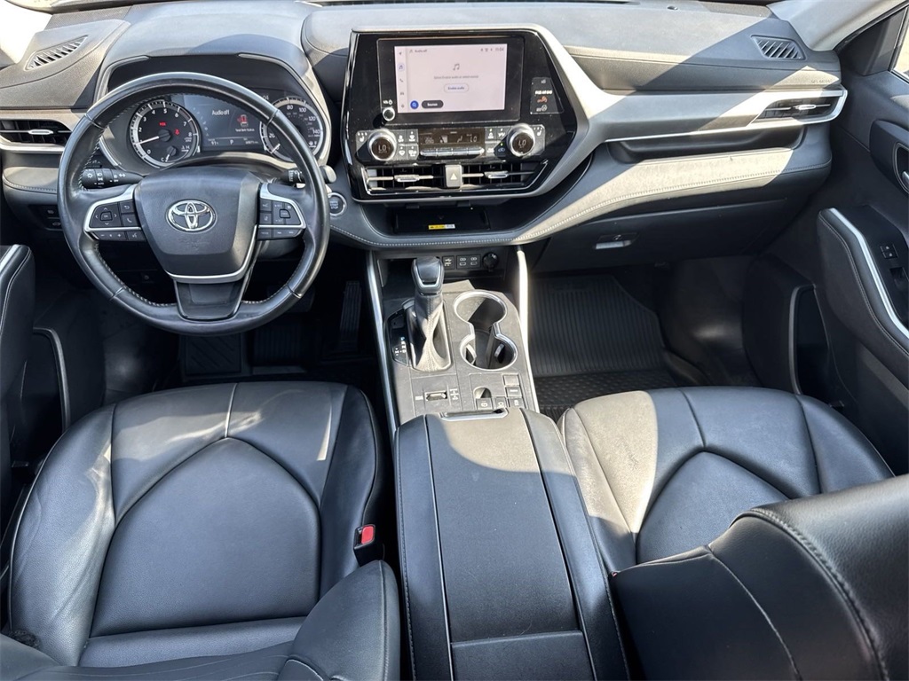 2023 Toyota Highlander XLE 19