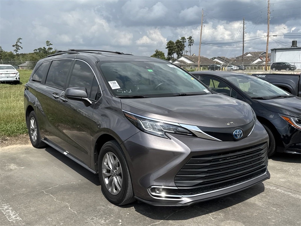 2022 Toyota Sienna XLE 6