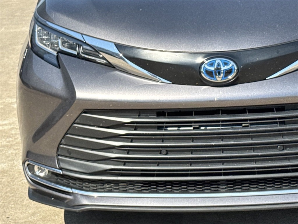 2022 Toyota Sienna XLE 8