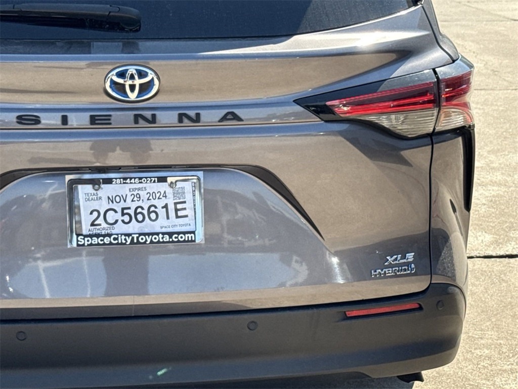 2022 Toyota Sienna XLE 14