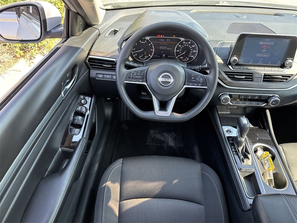 2023 Nissan Altima 2.5 SV 22