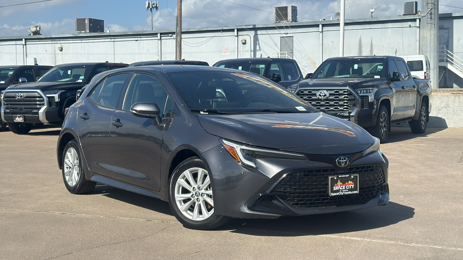 2023 Toyota Corolla Hatchback SE 2