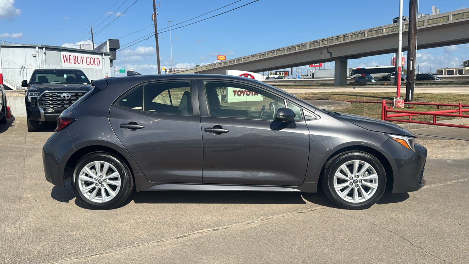 2023 Toyota Corolla Hatchback SE 3