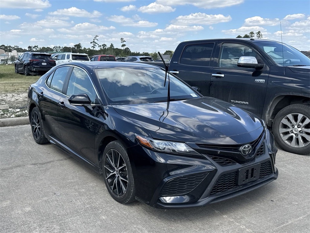 2022 Toyota Camry SE 4