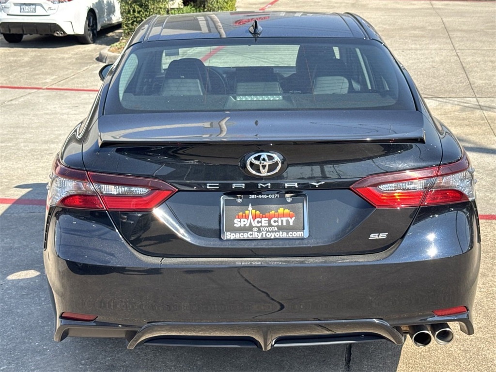 2022 Toyota Camry SE 16