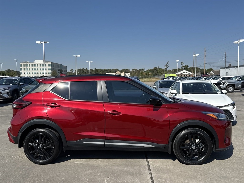 2021 Nissan Kicks SR 13