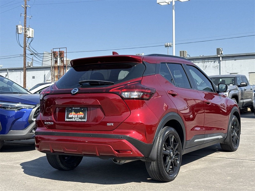 2021 Nissan Kicks SR 15