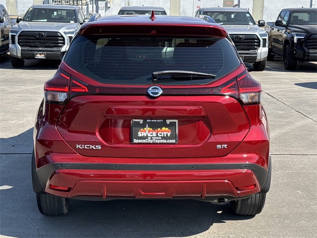 2021 Nissan Kicks SR 16