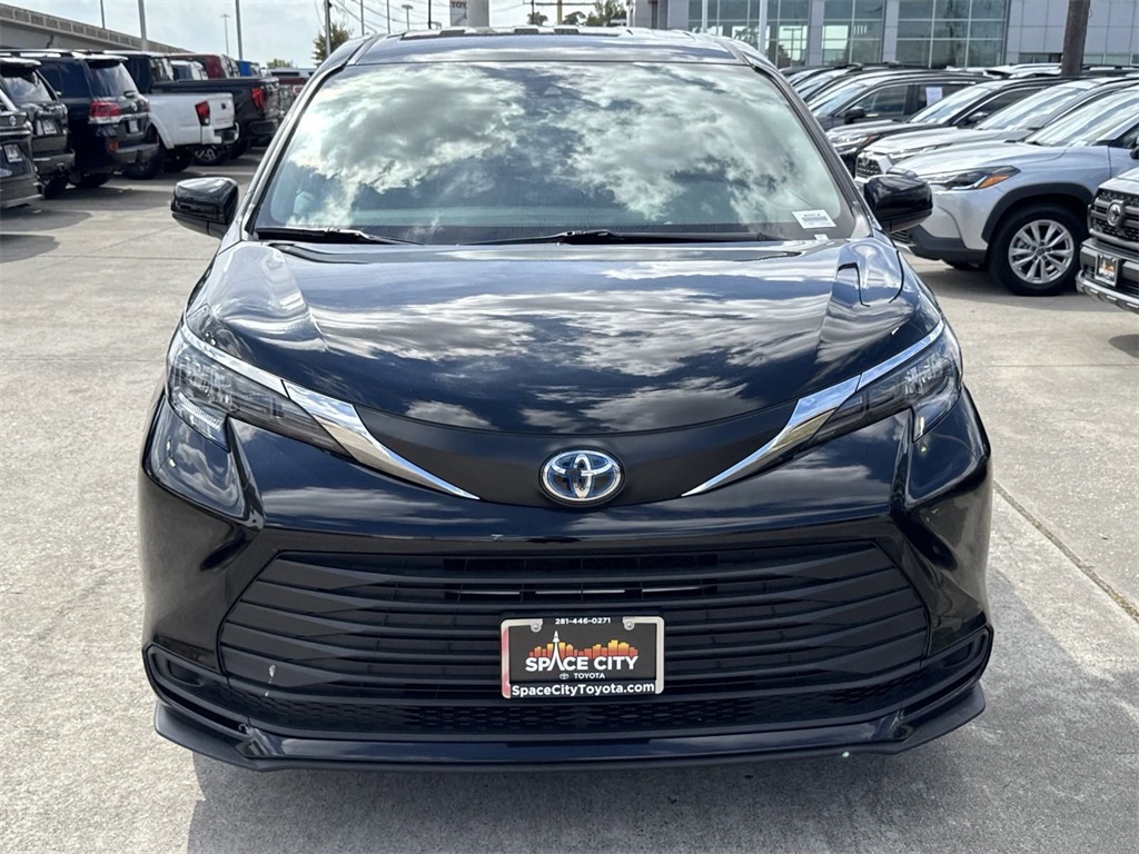 2024 Toyota Sienna LE 7