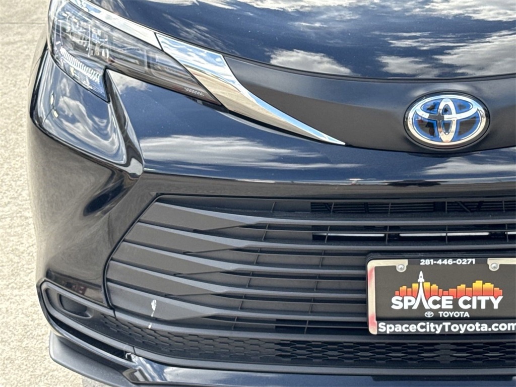 2024 Toyota Sienna LE 9