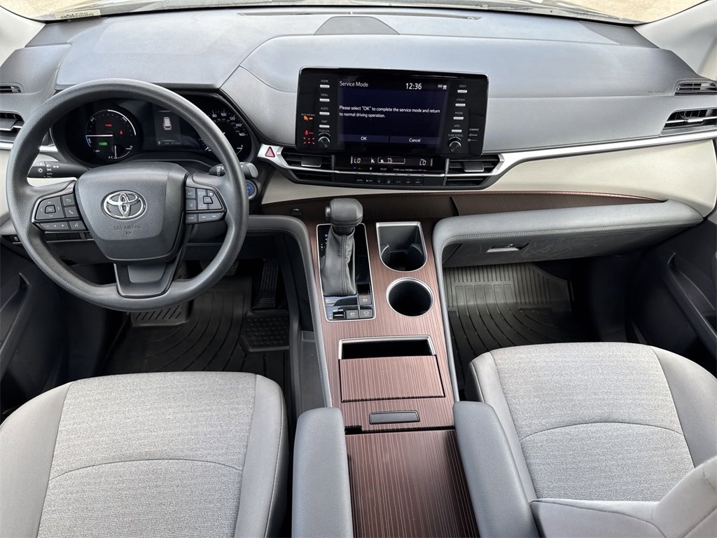 2024 Toyota Sienna LE 15