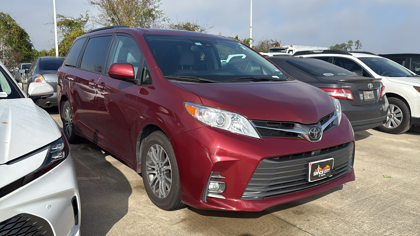 2020 Toyota Sienna XLE 2