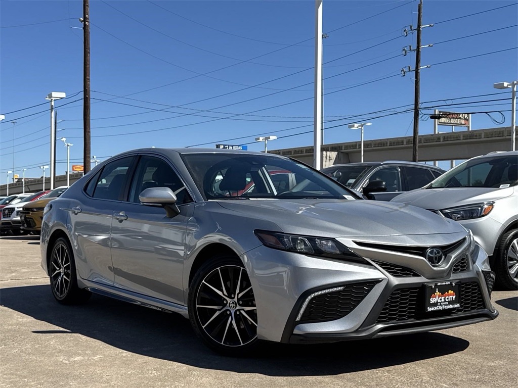 2022 Toyota Camry SE 3