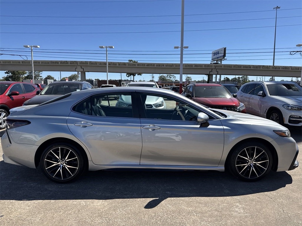 2022 Toyota Camry SE 13