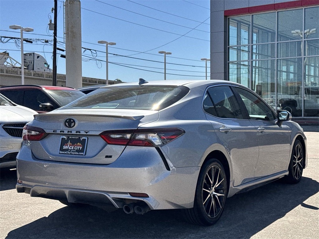 2022 Toyota Camry SE 15